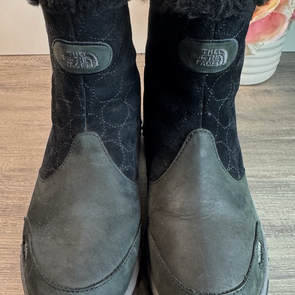 The North Face Primaloft Bella Alta Black Ankle Boots with Fur Trim - Picture 3 of 7